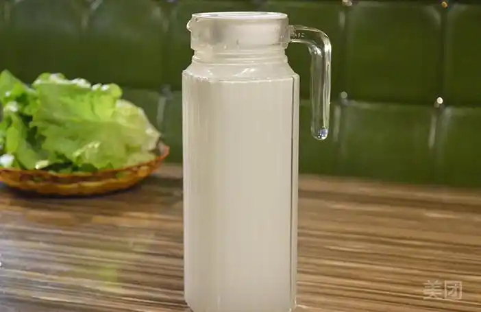 鲜榨椰子汁图片