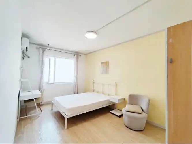 武汉租房王家湾930的小单间15平超级大