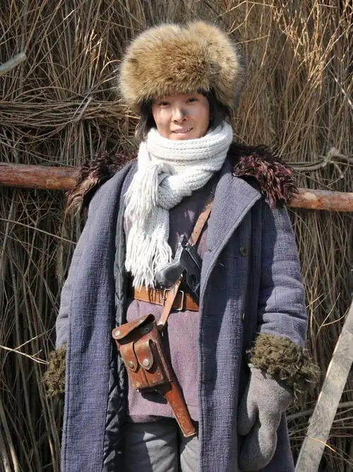 《东北抗日联军》曝剧照 刘威葳不爱红妆爱武装