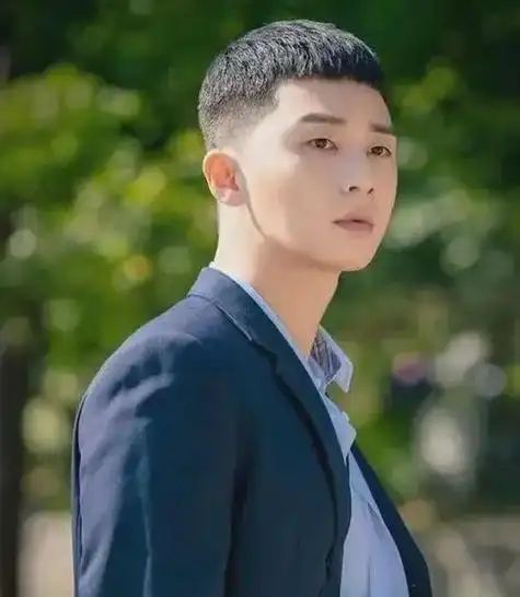 长脸男生短发发型(男生短发常见有哪些)