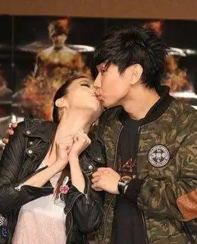 多年来绯闻女友不断,追求田馥甄被拒绝,40岁的林俊杰至今未婚