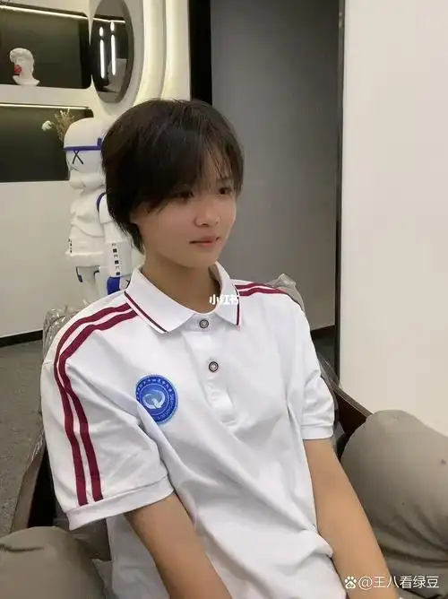 学校管发型合适吗?