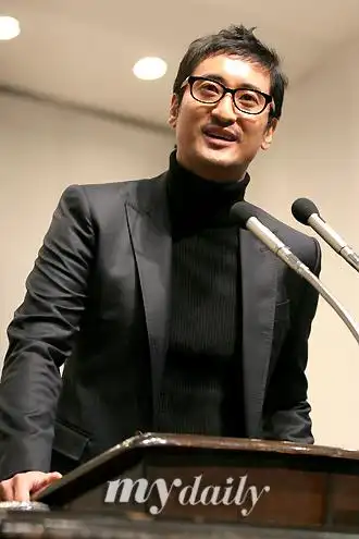 申贤俊在首尔李花女子大学做演讲