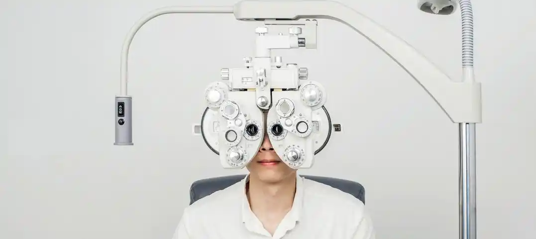 探索,成为首家基于国际医学验光标准开发出"验15步系统"的眼视光品牌