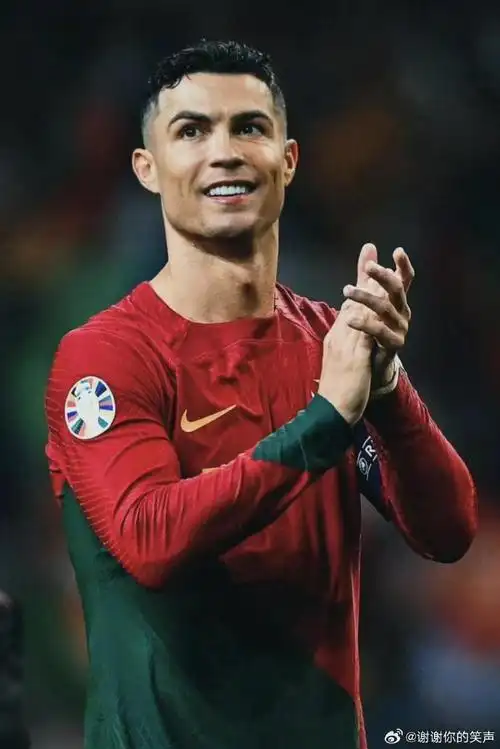 c罗是越老越帅了,年轻的时候男人都太青涩,我居然喜欢现在c罗的颜值