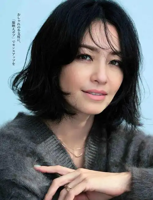 中年女人适合什么发型尝试这几款短卷发时髦又高级