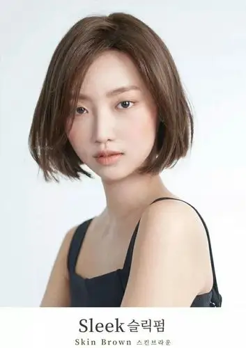 齐下巴的这款偏分短发是很适合大脸妹子的,包括方脸和圆脸.▼▼