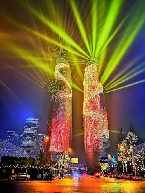 成都双子塔灯光秀