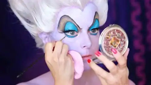 小美人鱼仿妆秀:女子把自己化妆成乌苏拉