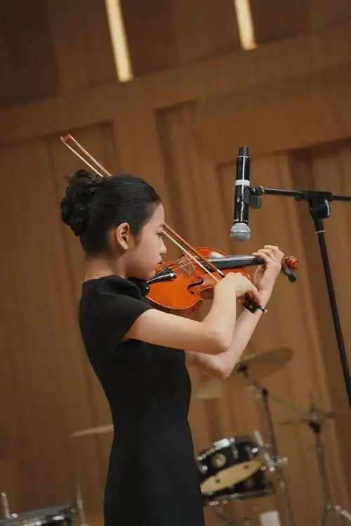 拉的小提琴终于再也不是锯床腿!