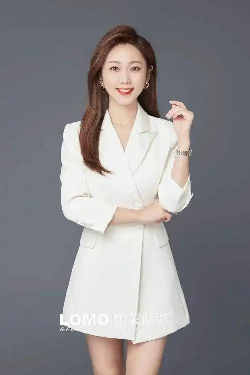 想要好看又充满仪式感的职业形象照?乐茉摄影更专业,更懂你!