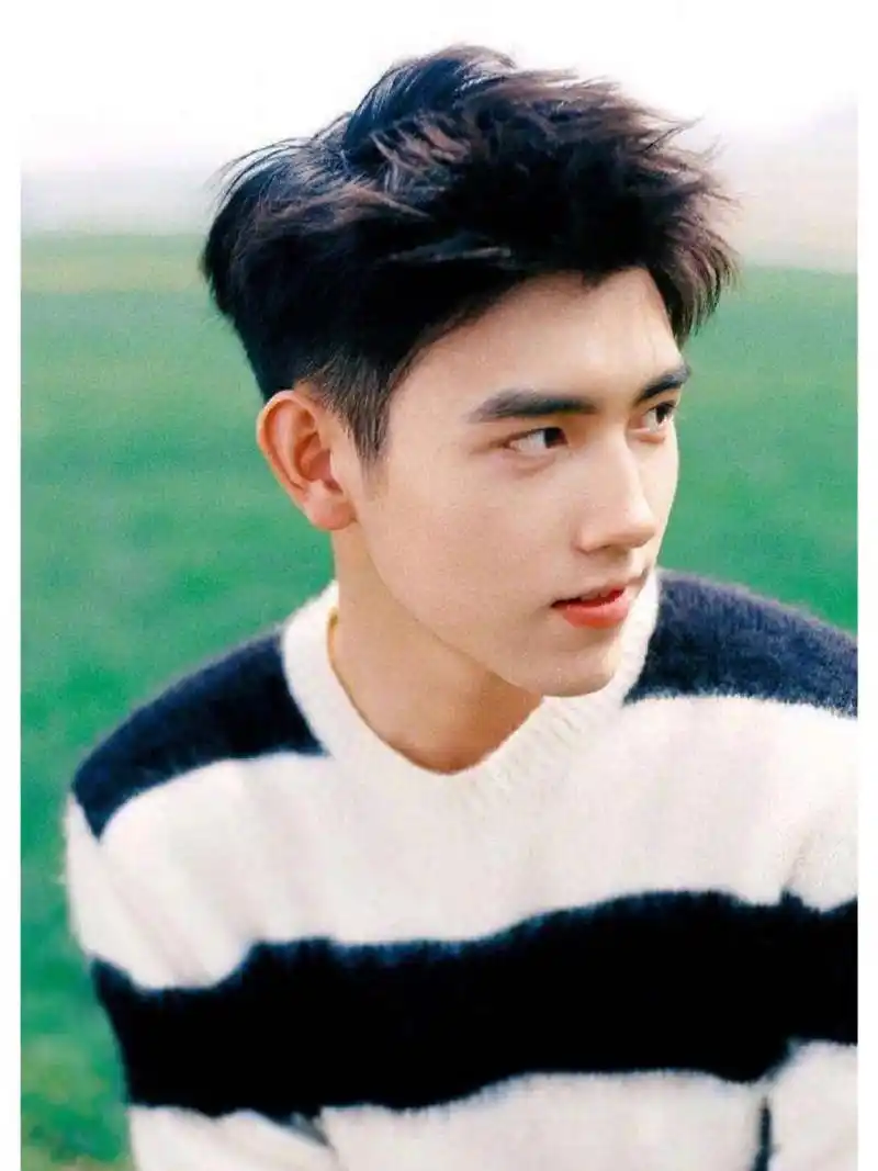 1,刘昊然现在跟女朋友是共用资源了,一些主流资源也是女朋友那边给