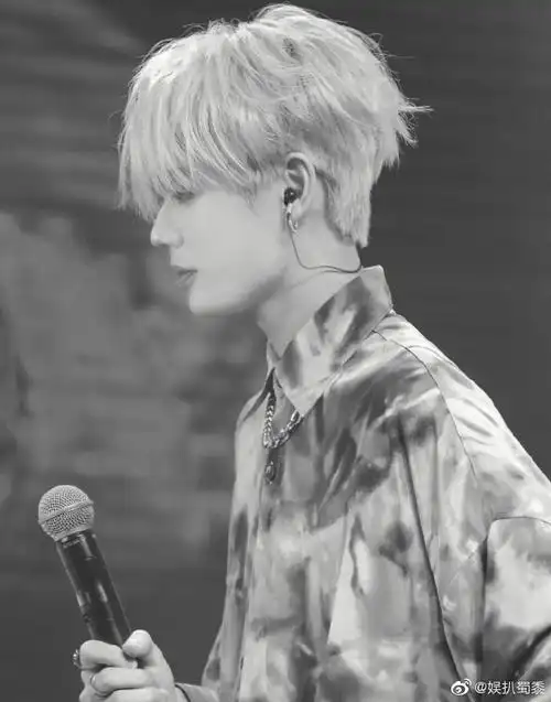 林彦俊#比今天的林彦俊侧脸更好看的是明天的林彦俊侧脸,光洁白鸬的