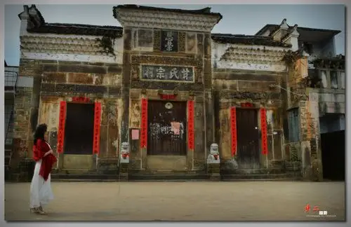 邂逅苔洲 进入村门,映入眼帘的是一座建于清朝的精美典雅的"甘氏宗祠"