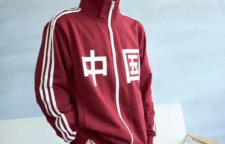 日送出这件中国夹克】而且今天吴京代言也官宣了,尾巴们想要这件衣服