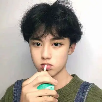 17岁男生帅哥同一个人多张头像 同一个人的一套照片头像