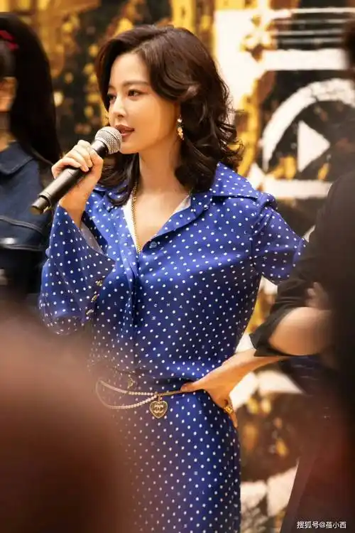 《繁花》路演,辛芷蕾又带火了一种新穿法:衬衫 阔腿裤,好高级_时尚_的