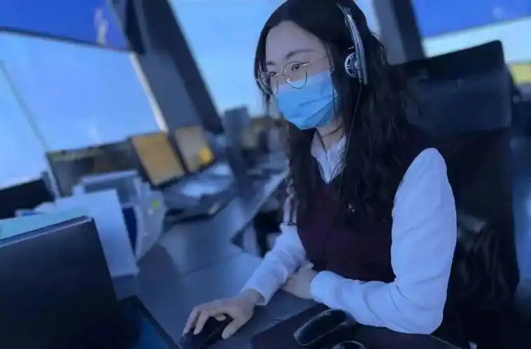 巾帼风采 | 首都机场塔台管制员刘昳娴春节期间坚守岗位,为平安春运保