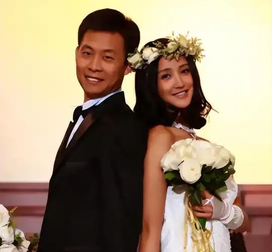 带着儿子二婚嫁影帝张译如今18年多年过去才知道她嫁得有多值