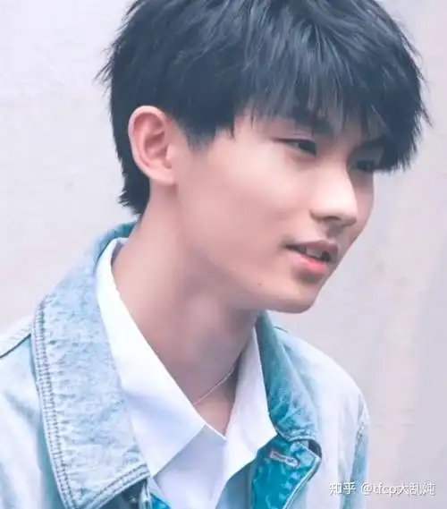 马嘉祺近海狂想拍摄高清壁纸