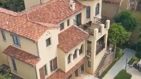 景甜住3.5亿豪宅,资源逆天,到底什么背景?认识张继科一落千丈