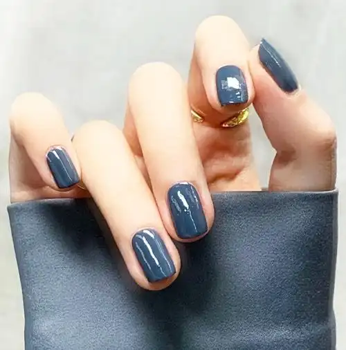 简单宝石蓝精致款最新美甲图