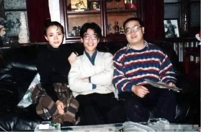 终究纸包不住火,英达和梁欢的事情很快就被揭穿了,梁左和梁天简直被气