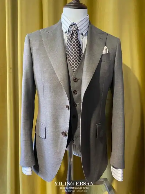 新品浅灰棕色三件套西服#西服定制  #西装定制  #西服穿搭  #杭州定制