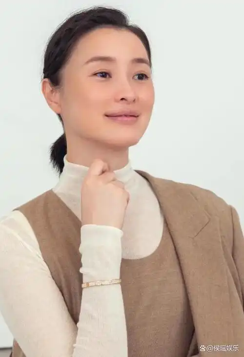 吴越已然走上了另外一条人生路!都51岁了却被骂上热搜!