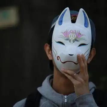 日本动漫里经常出现的狐狸面具到底有什么特殊的意义