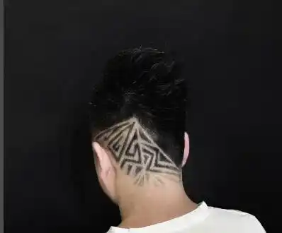 超酷的男士刻痕发型