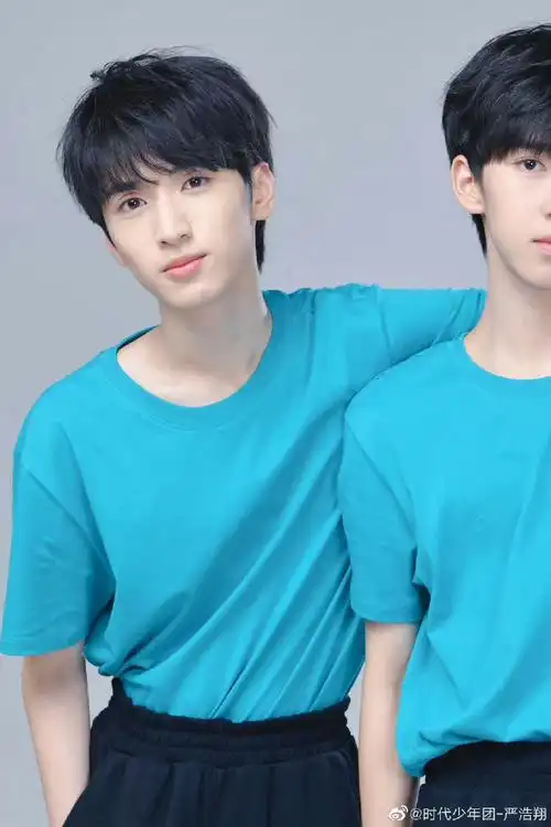 严浩翔希望贺峻霖如夏日般热烈美好##严浩翔晒镜中的贺峻霖