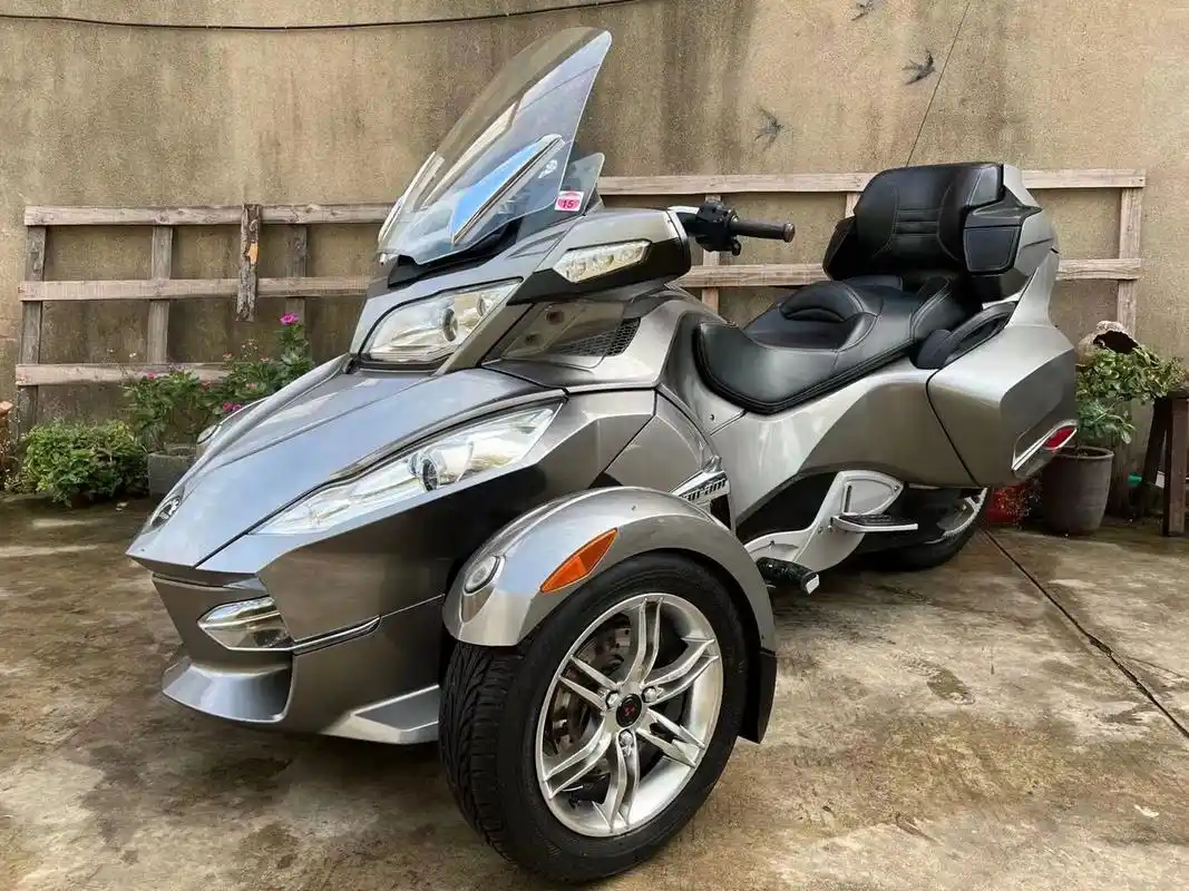 庞巴迪行政版 can-am倒三轮 四件顶配手拨片换挡 原版无故障 颜色漂亮