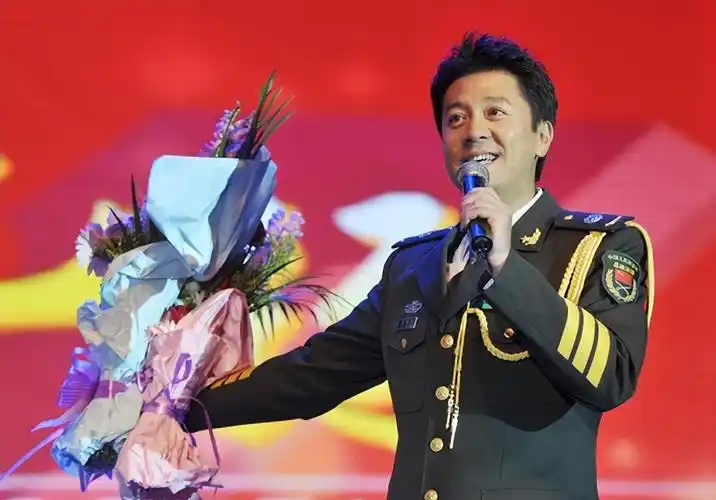 回顾蔡国庆22次登春晚拒绝那英迎娶圈外妻子如今儿子成骄傲