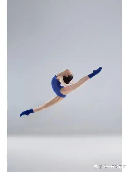 12岁女生的"一字马"特写 - 知乎