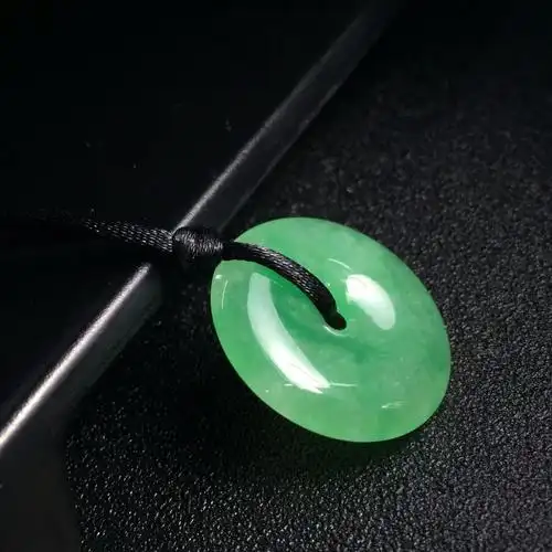 冰糯带色平安扣