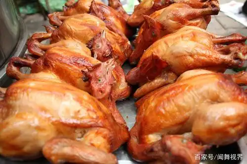 鲁北农村独特枣木烤鸡,炭火烤制90分钟,外焦里嫩色泽金黄流口水