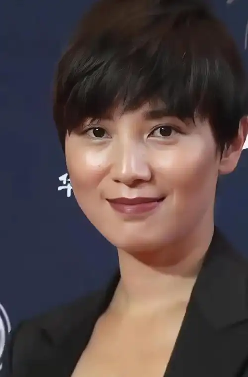 宋佳短发造型引争议,网友质疑造型师水平