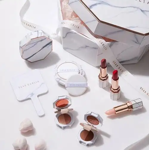 售价为韩币55,000,这个价钱就可以拥有5件化妆用品可说是非常划算呢!