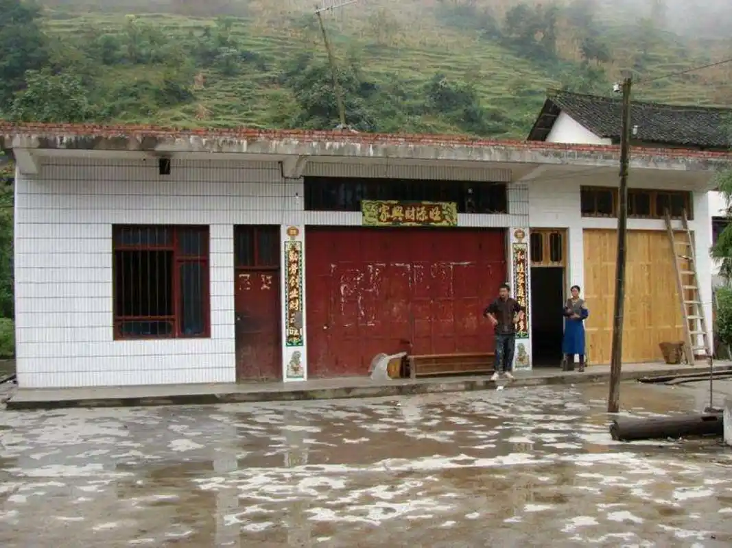 农村的平房漏水!用什么办法不漏水?