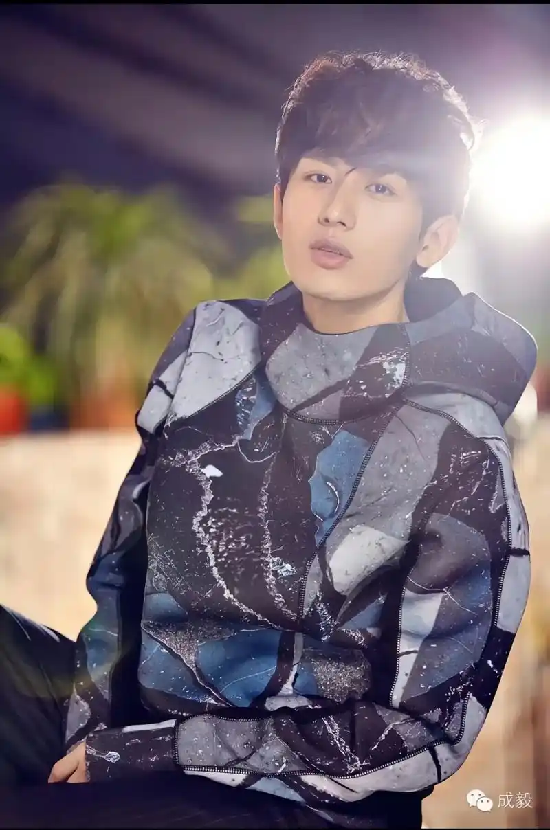 四代果果考古早期成毅成毅