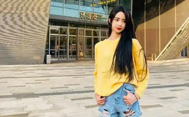 女装大佬艾比谈变性后遗症每天流血染红马桶不敢就医