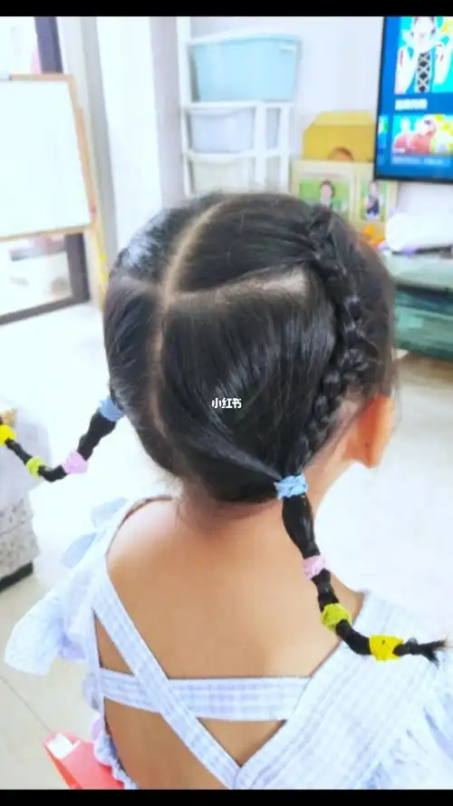 开学幼儿园宝贝必扎的翘翘辫