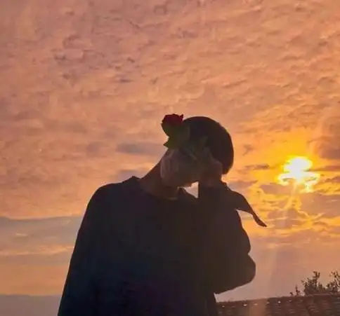 带阳光人物的微信头像