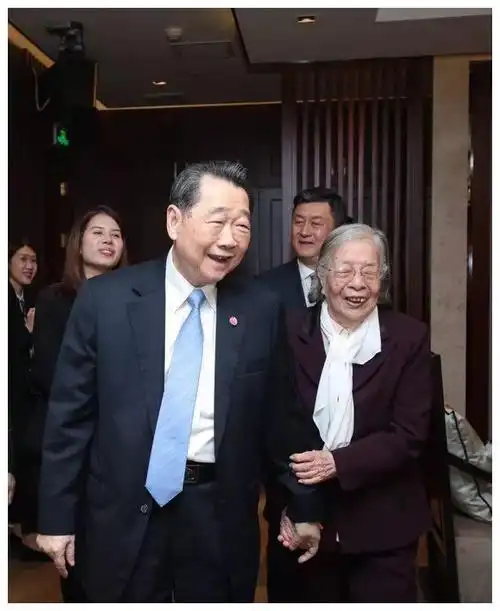 他却赚外国千亿回中国,子孙都入回中国籍|谢国民|正大集团|郭鹤年