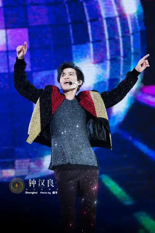 钟汉良超话#钟汉良o巡回演唱会##乘坐钟汉良o的时光机#730小哇,你是把