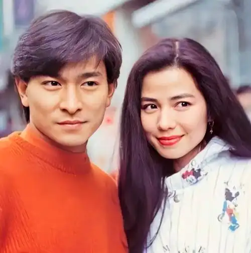 钟楚红魅力十足,张国荣曾赞叹她的美貌无敌,成龙和刘德华都曾表达过对