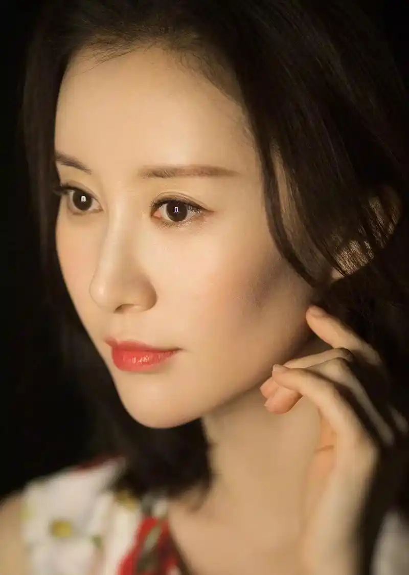 舒畅海量美图第一辑:面部大特写,眼睛清丽可人