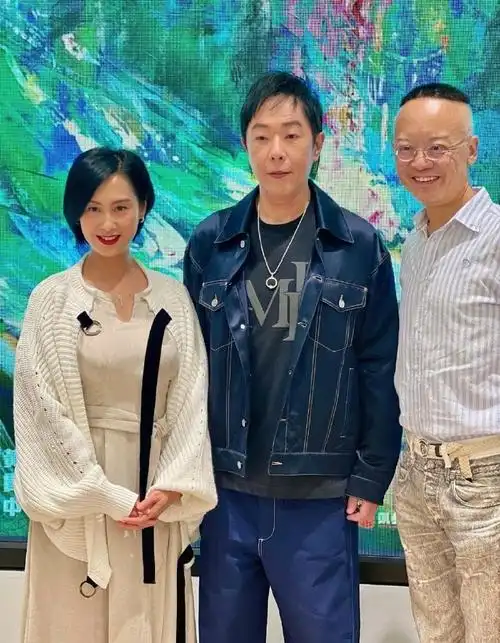 朱茵和黄贯中合照