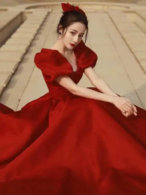 迪丽热巴红裙真惊艳